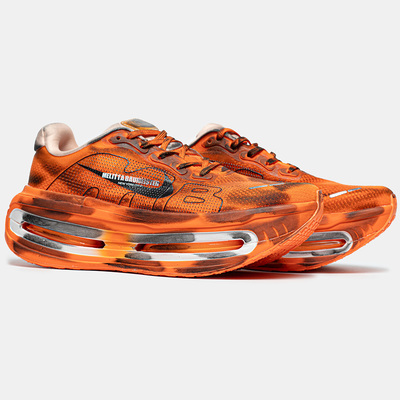 Кроссовки Melitta Baumeister x Nike Vomero Premium Total Orange IQ7166-800 (Оранжевый) - фото 2 