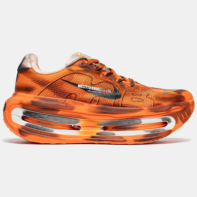 Кроссовки Melitta Baumeister x Nike Vomero Premium Total Orange IQ7166-800 (Оранжевый) - фото 1 Keedy